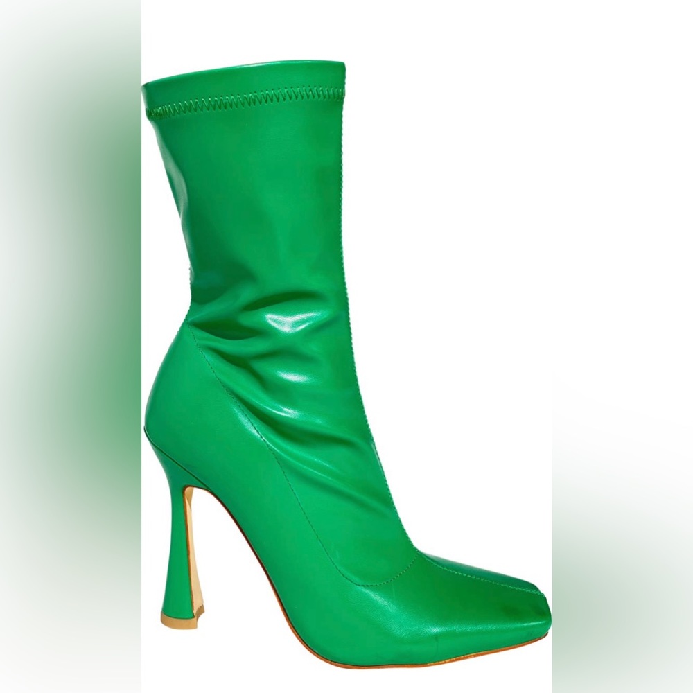 Perfect holiday boots! These gorgeous boots won’t last! Hurry!